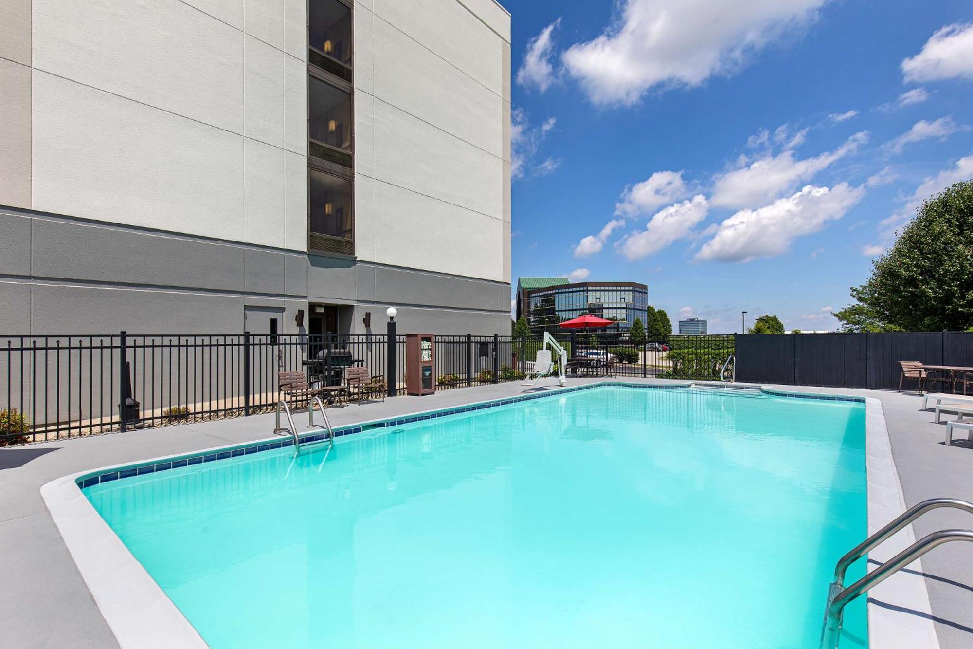 Hyatt Place Louisville-East Exterior photo