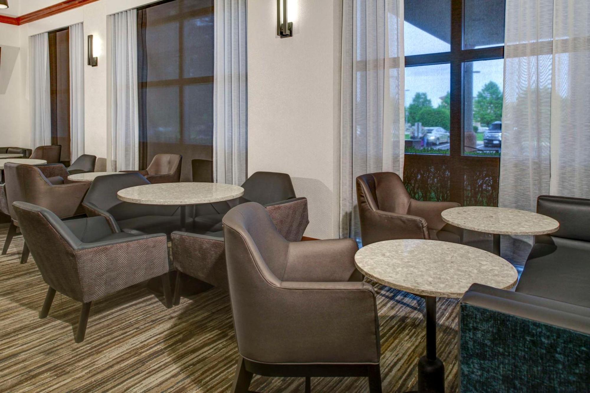 Hyatt Place Louisville-East Exterior photo