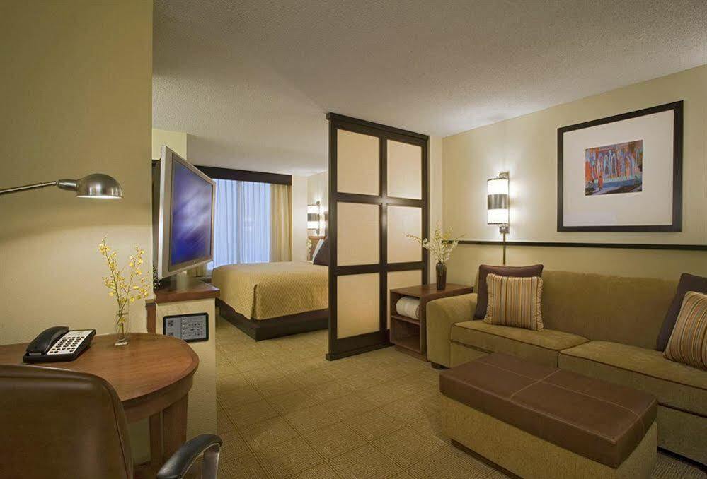 Hyatt Place Louisville-East Exterior photo